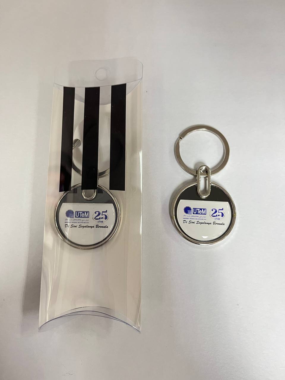 Keychain 25 Tahun UTeM (Design 2)